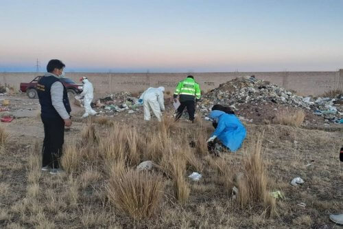 Luego de asesinarla, escribía mensajes desde su celular.