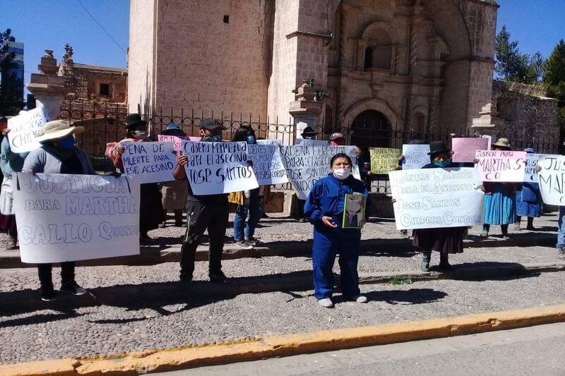 Su mamá aún llora por la muerte de su hija.