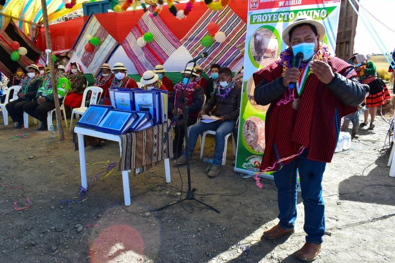 Acompañantes educativos apoyan en la enseñanza