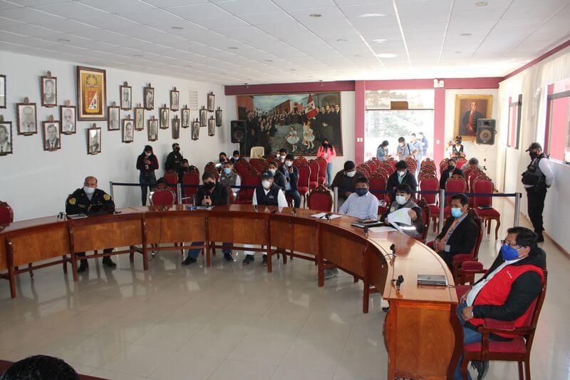 Autoridades se reunieron en sede comuna de Tacna para tomar acuerdos.