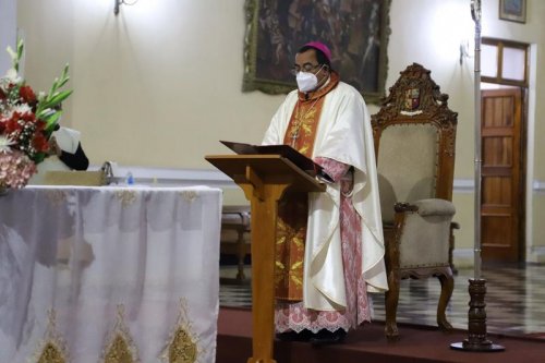 Obispo Marco Cortez ofició misa en la catedral de Tacna.