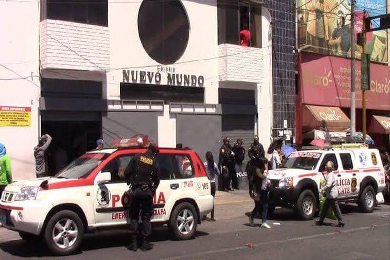 Extranjero fue intervenido vendiendo celulares de dudosa procedencia.