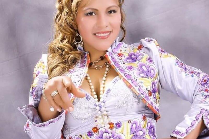 Cantante Maribel Huaquisto se benefició del Vaso de Leche.