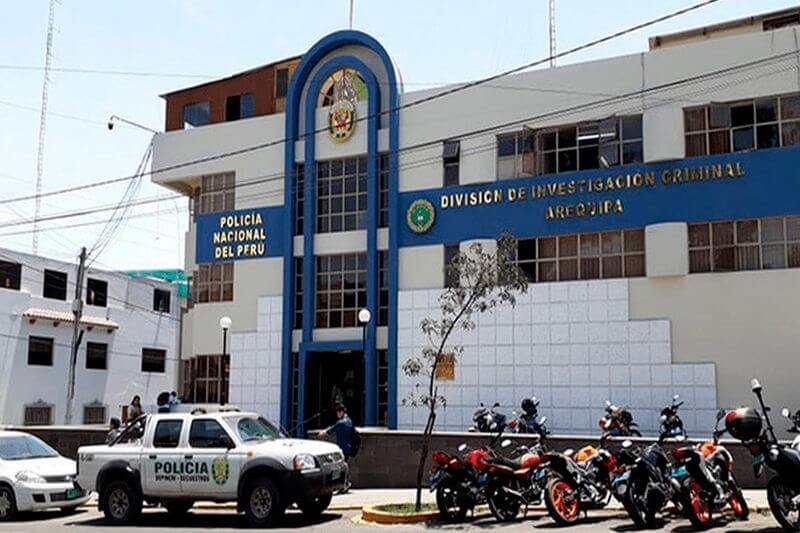 Banda operaría en zonas rojas del Cercado. PNP investiga a detenidos.