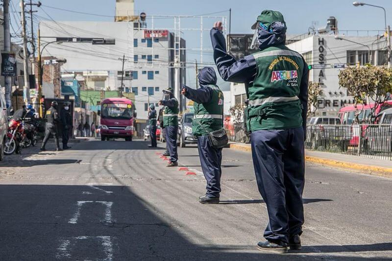 Unidades continúan cobrando el pasaje a S/ 2 pese a advertencias del municipio.