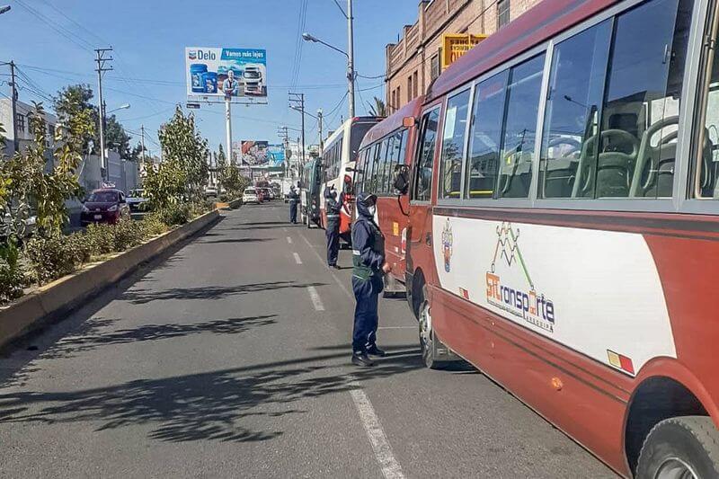 Conductores fueron multados por incumplir ordenanzas y protocolo sanitario.