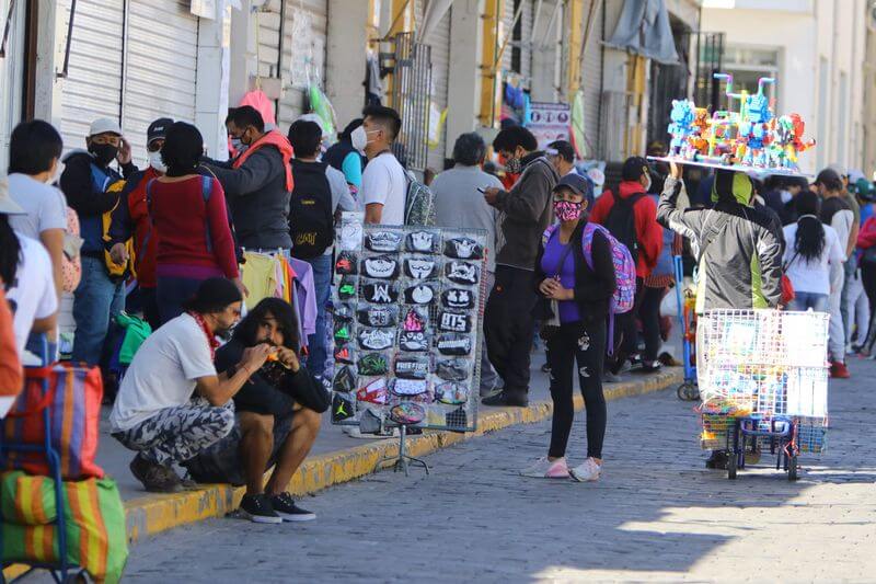 Comerciantes se han visto obligados a vender productos en las calles del Cercado.