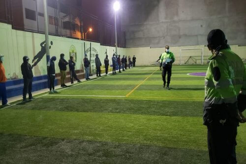 Intervenidos fueron trasladados a cancha de comisaría.