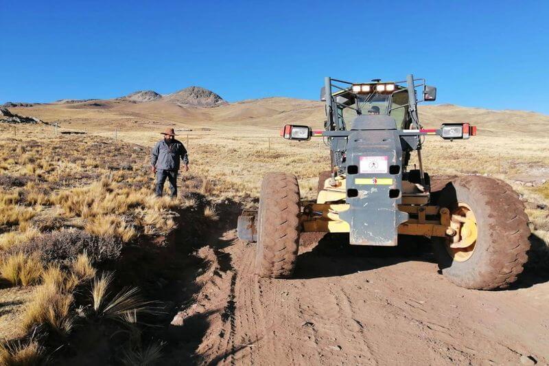 Maquinaria de la comuna trabajó en rehabilitar la carretera.