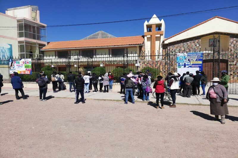 Salieron a protestar en la puerta del Tecnológico MNB.