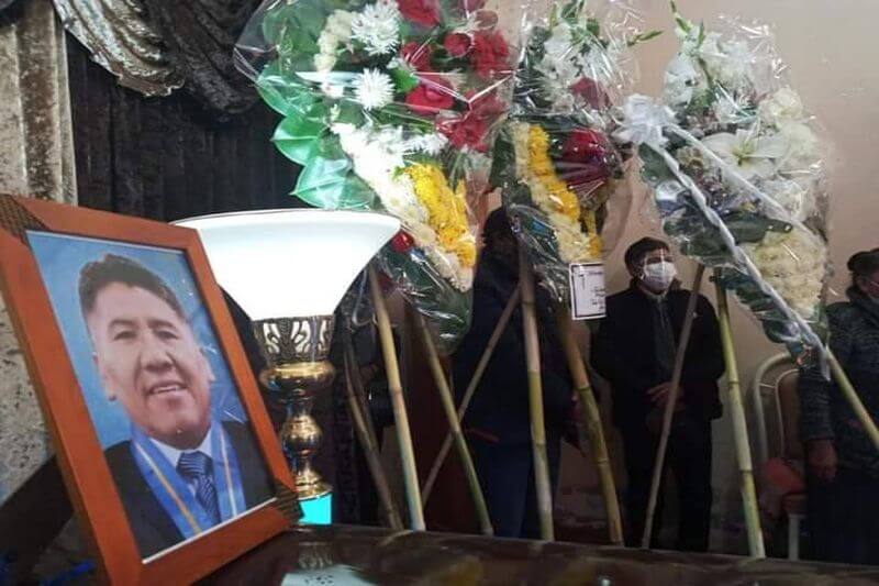 Fue velado en su domicilio y enterrado en cementerio La Capilla.