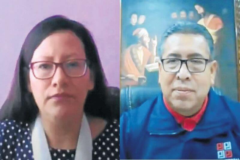 Jueza Rosalynn Mercado fue felicitada por presidente de Corte de Tacna, Jael Flores.