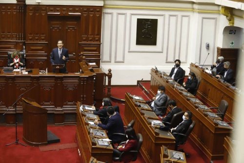 Presidente estuvo la mañana de ayer en el Parlamento defendiéndose de las acusaciones.