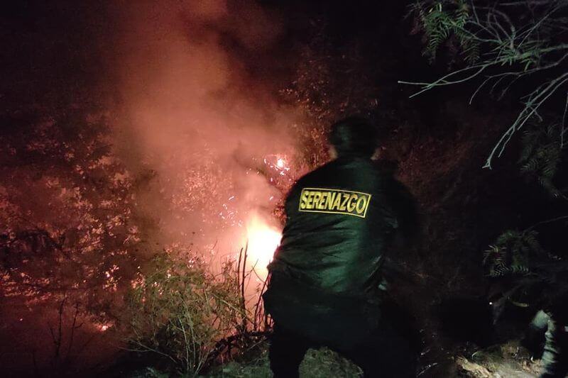 Tras cuatro horas de arduo trabajo se logró controlar el fuego.