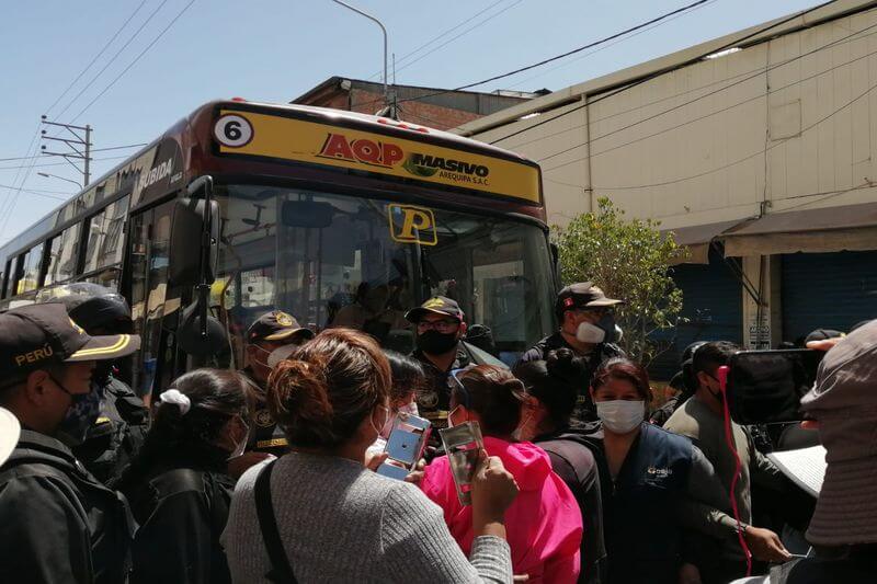 Policías y vendedores enfrentados por cambios en San Juan de Dios y Jerusalén.