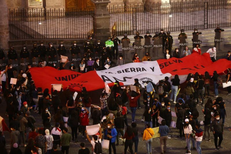 Designación de nuevo presidente no calmó protestas en calles de Arequipa.