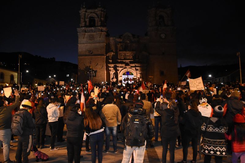 La Plaza de Armas de Puno se llenó con multitudinaria masa de protestantes.