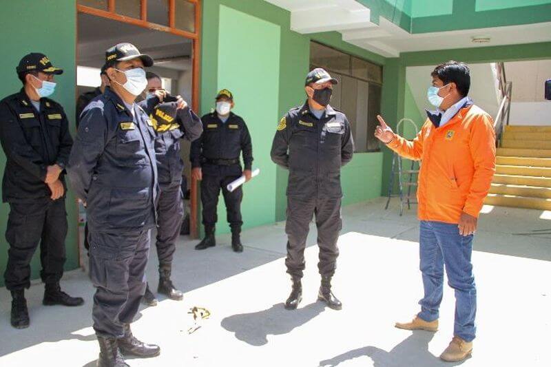 General PNP Javier Bueno y alcalde Freddy Huashualdo supervisaron obra.