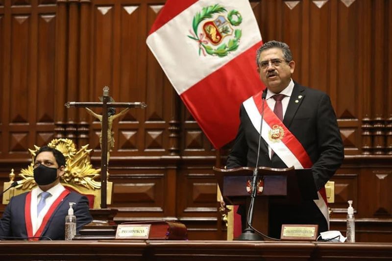 El presidente del Congreso, Manuel Merino, juramentó ayer en el cargo tras vacancia de Martín Vizcarra.