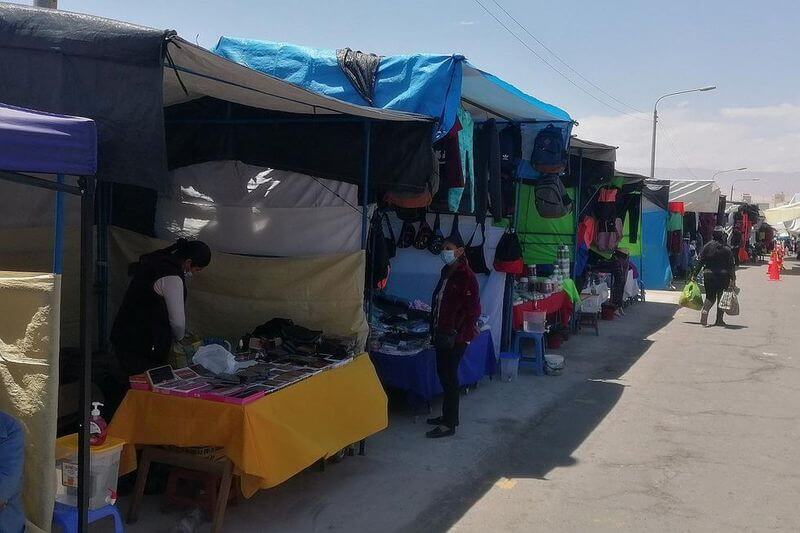 Comerciantes exigen permiso para ocupar calles.