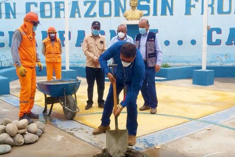 Colocación de primera piedra estuvo a cargo de gerente general del GRT, Luis Valdivia.