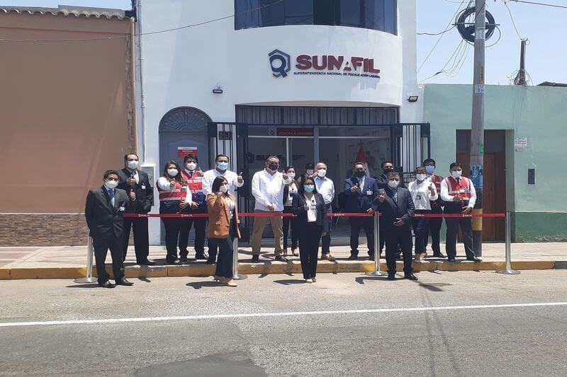 En breve ceremonia autoridades y personal participaron de apertura de sede.