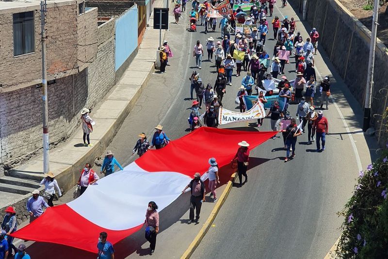 Vecinos realizaron ayer una multitudinaria manifestación.