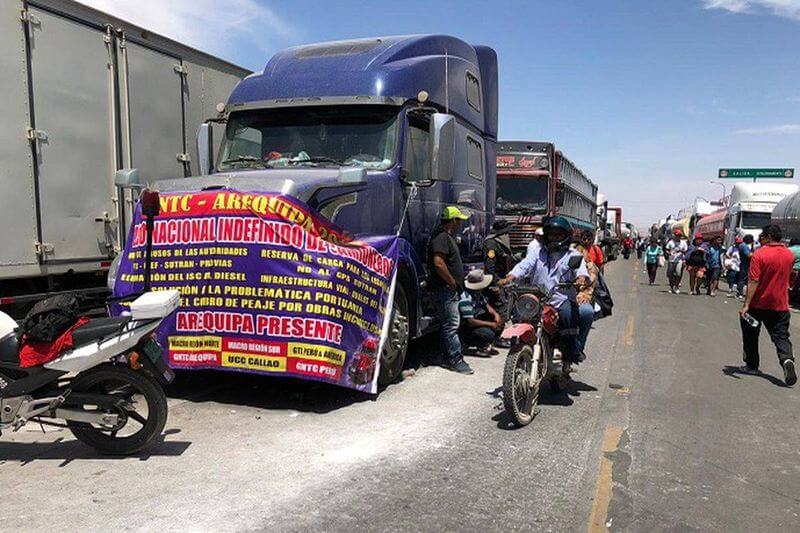 Comerciantes se instalaron a raíz de que mercados fueron cerrados.