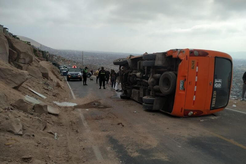 Por varias horas unidad obstruyó un carril de la carretera.