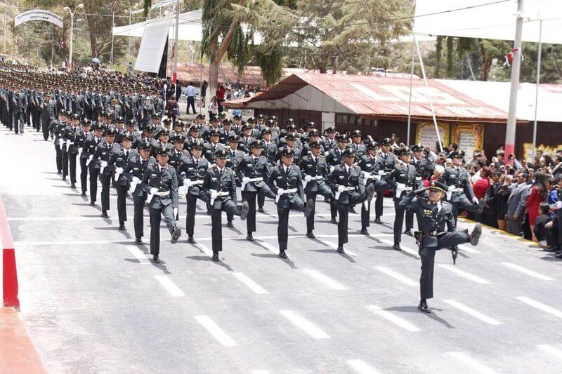 Hay cientos de policías que desean ser inscritos para servir a la patria.