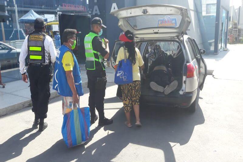 Taxi llegó a establecimiento de salud pero fue demasiado tarde.