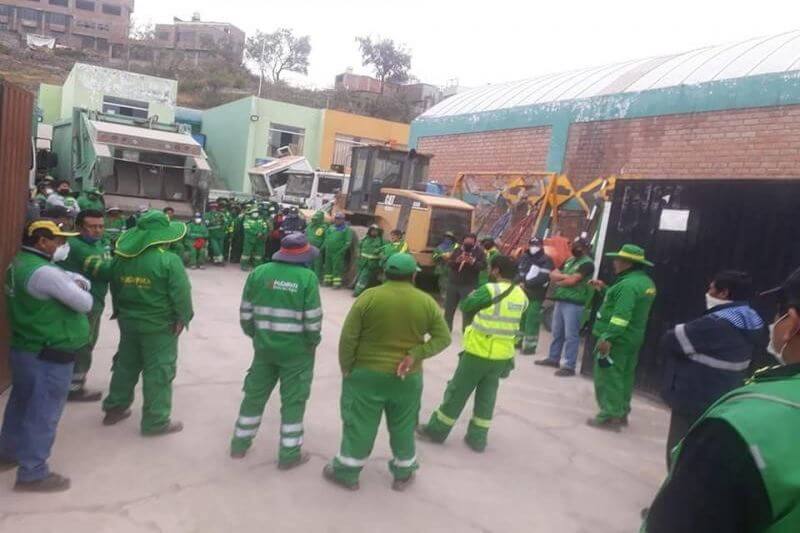 Obreros de limpieza pública evalúan salir a las calles a protestar.