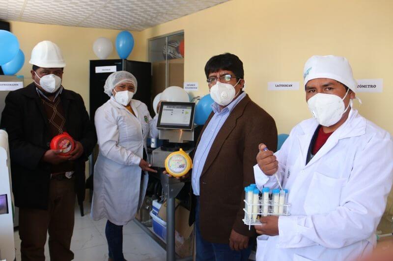 Muestran los trabajos que se realizan en el laboratorio.