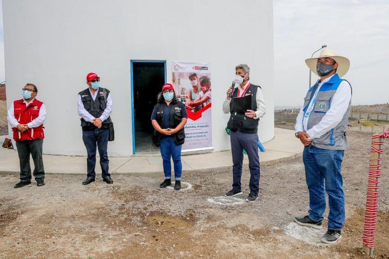 Vecinos de Sabandía protestaron en inauguración de obra de agua y desagüe.