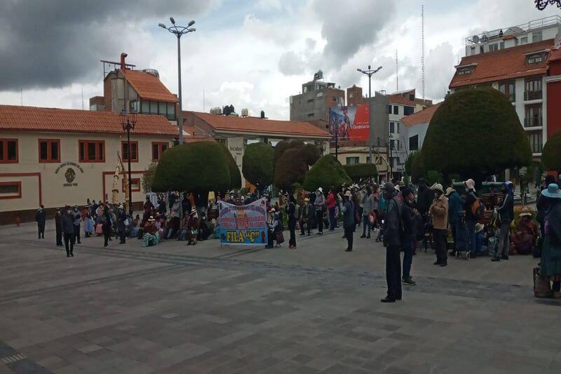 La protesta obligó a ediles a cerrar las puertas de acceso.