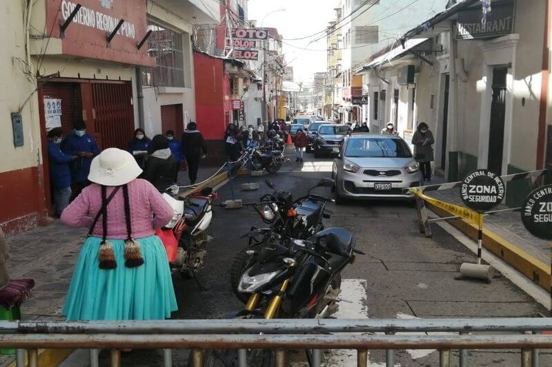 Centro de Puno convertido en playa de parqueo.