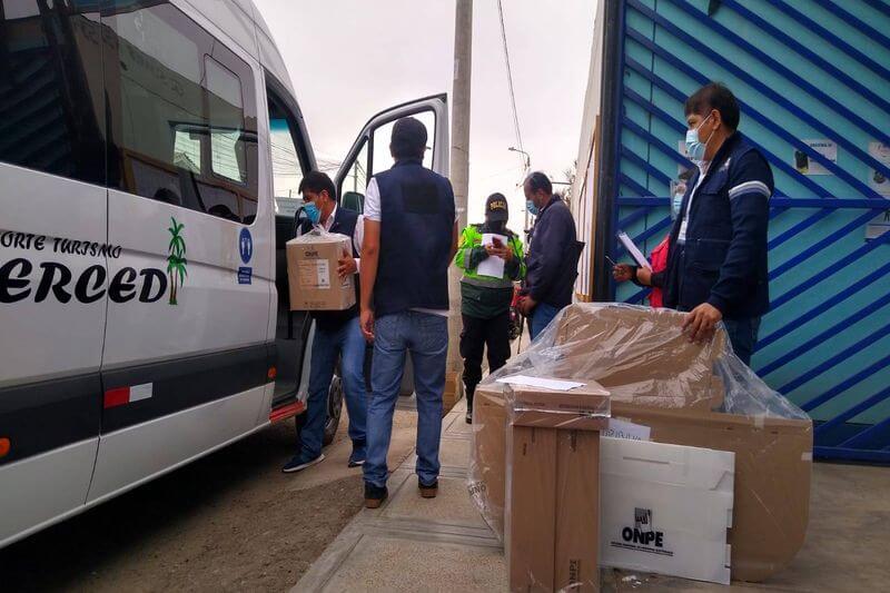 Cajas con diversos implementos son enviadas a 21 locales de sufragio en 17 distritos.