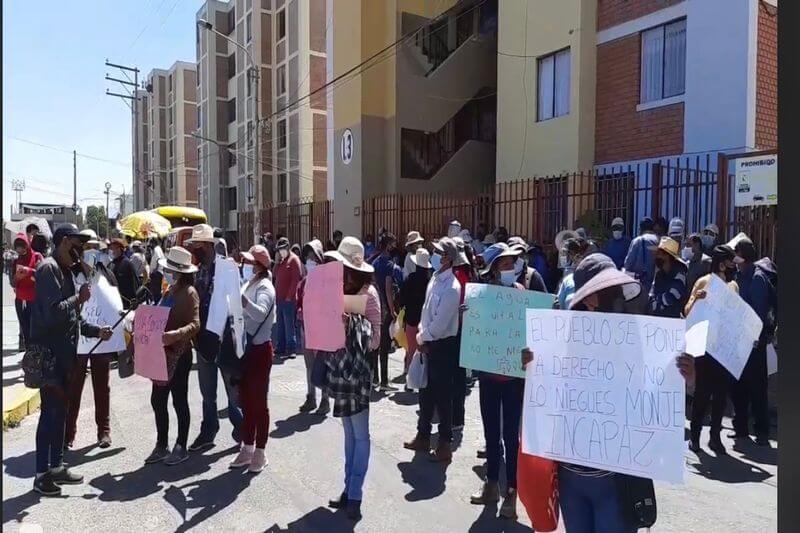 Vecinos de Alto Selva Alegre protestaron en el frontis de Sedapar.