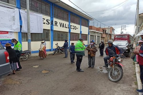 Intervienen a poblador con mascarilla de AP.