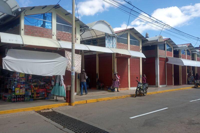 Falta conciencia por la pandemia en mercado Laykakota.