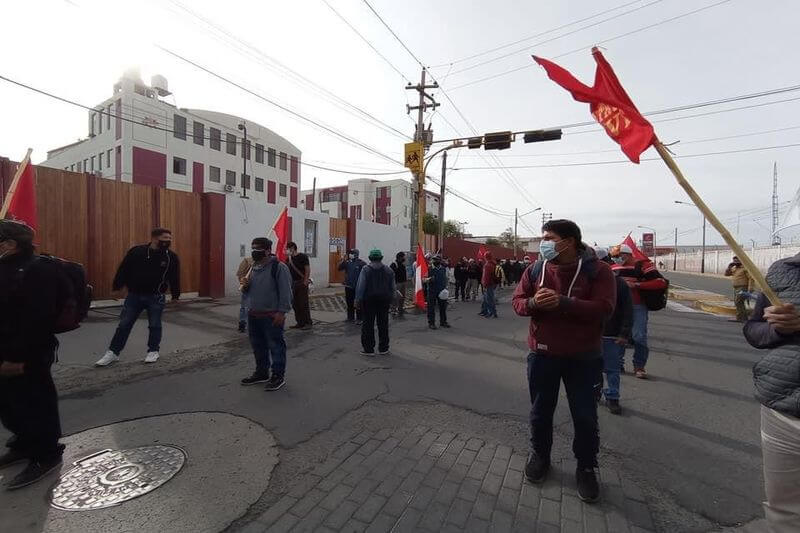 El lunes 17 protestarán todas las bases sindicales en contra de Cáceres Llica.