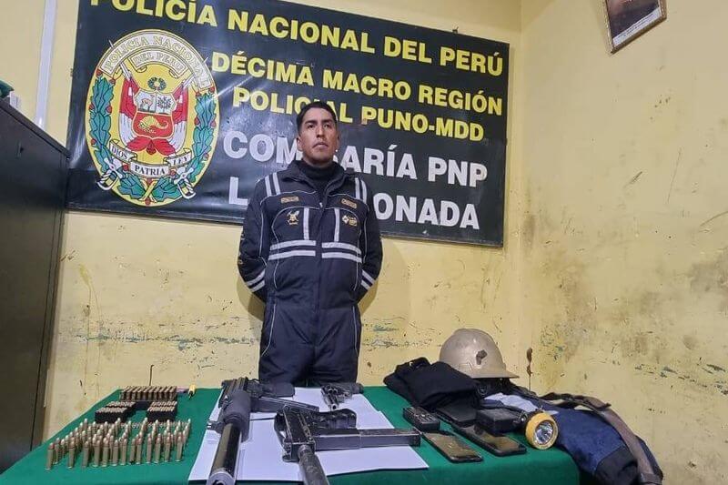 ¡sorprendente! tenía ametralladora y hasta silenciador para pistolas