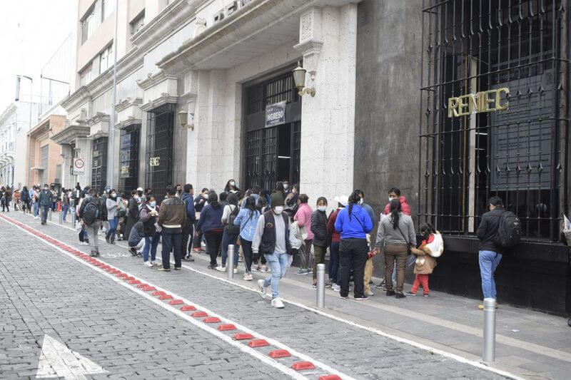 Ciudadanos no podrán realizar trámites en el Reniec.