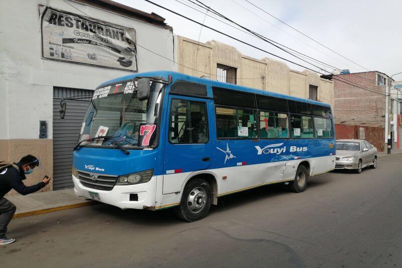 Chofer con el bus fue capturado cuadras más adelante.