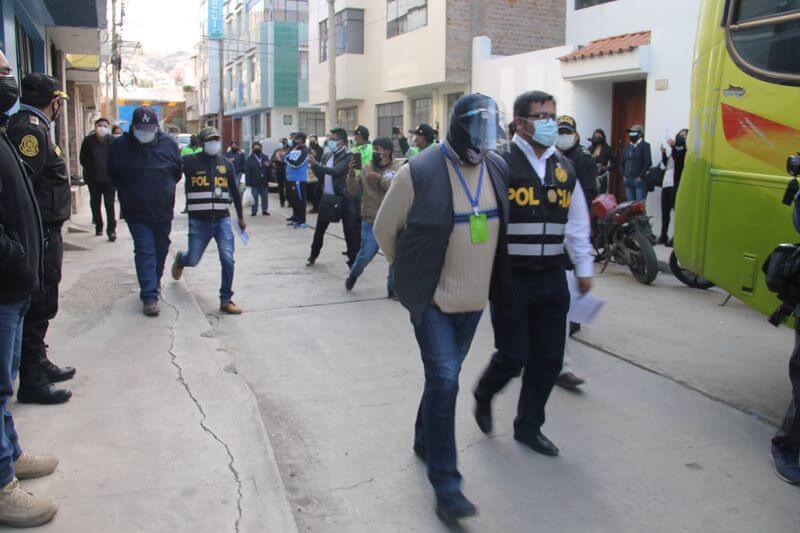 Traslado de los detenidos a pasar la prueba covid.