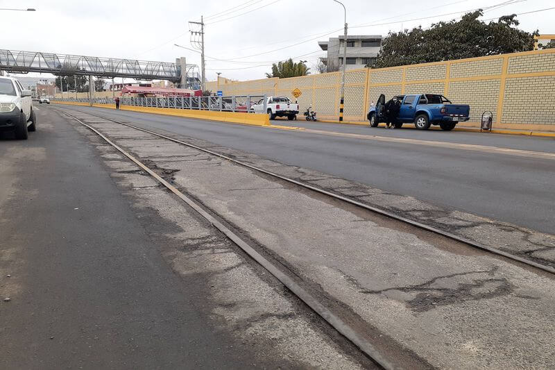 Proyecto municipal quedó incompleto por vía férrea.