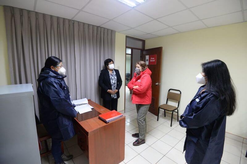 Viceministra Grecia Rojas visitó centros de emergencia mujer en Tacna.