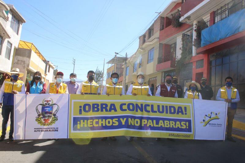 Alcalde se comprometió a culminar la mayoría de las obras prometidas.