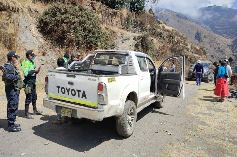 Tras "cerco policial" recuperaron la camioneta Hilux.