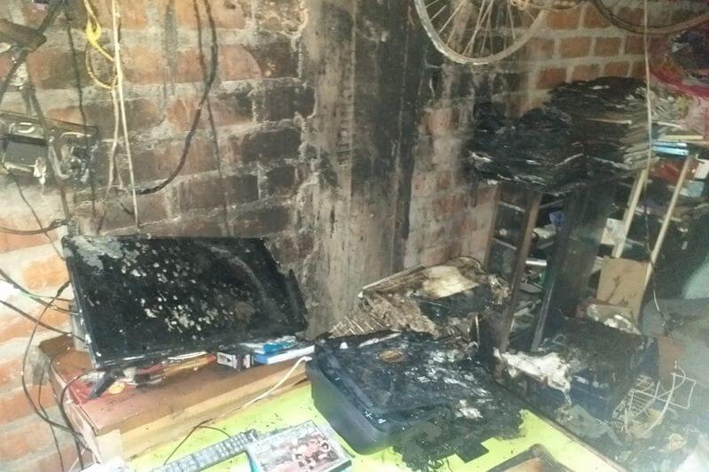 Incendio destruyó televisor, impresora, libros y cuadernos.